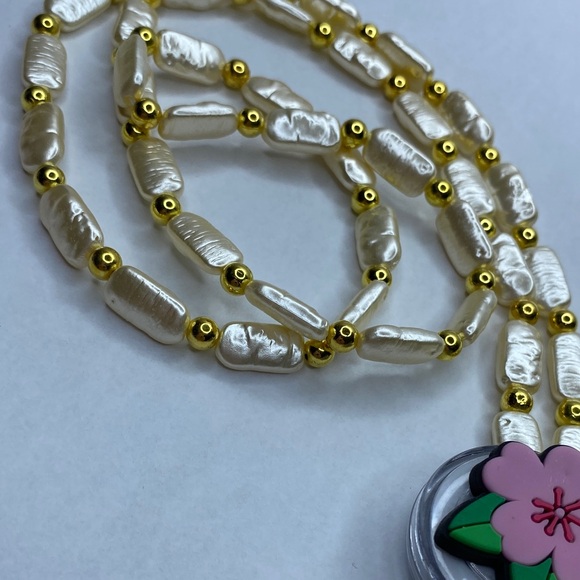 Jewelry - Badge Holder Pearl and Gold beaded Necklace with Floral Pendant